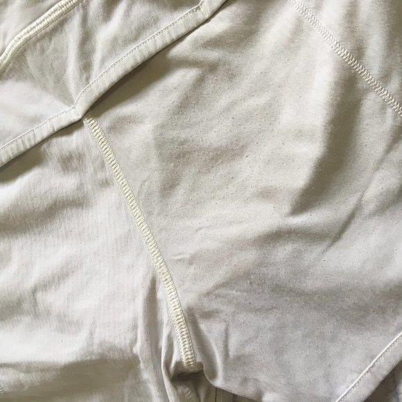 GUC Lululemon Size 6 Speed Short *2-way Stretch 2.5" White - Picture 10 of 12